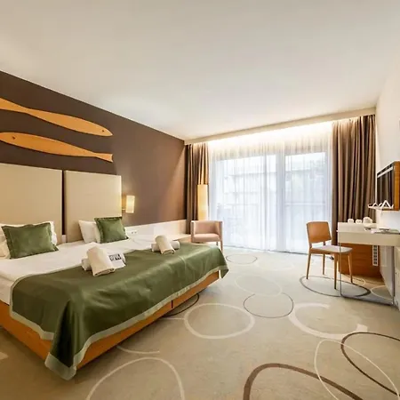 & Hotel 4*